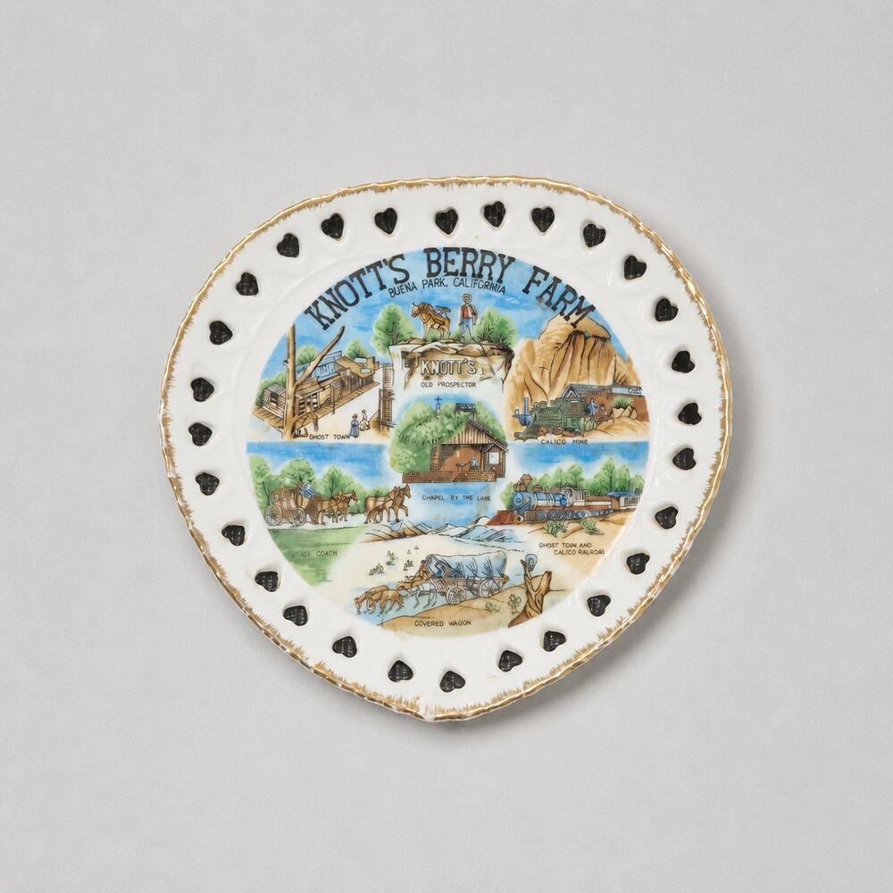 Vintage Knott’s Berry Farm Souvenir Plate Heart Cutout Lace Gold Rim 1950s 1960s